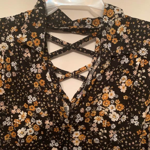 No Boundaries black/multi colored blouse. Size XL (15-17) - Picture 2 of 9